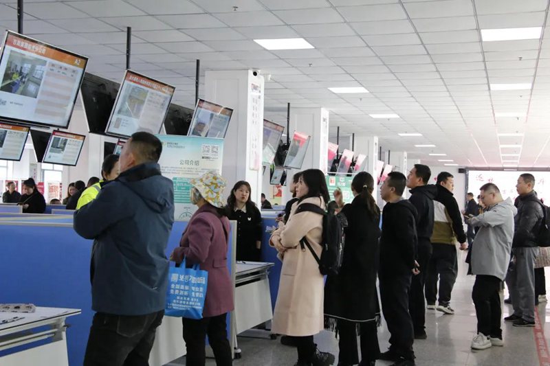 拓寬就業渠道搭建供需“橋梁”——2024年延吉市退役軍人、軍屬專場招聘會側記(图1)