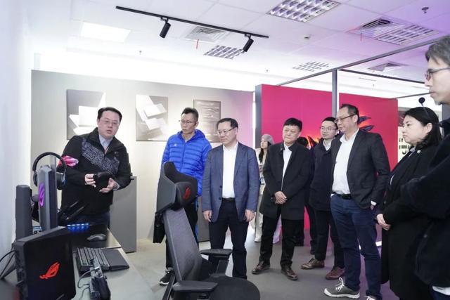 区委副书记、代理区长吴强赴莘庄工业区调研(图2)