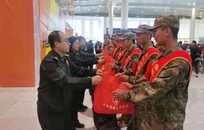 呼和浩特市：圆满完成2024年度秋季新兵转运军供保障任务(图2)