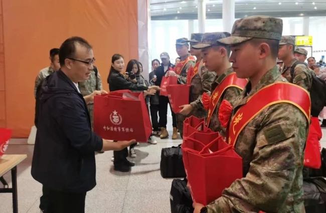 呼和浩特市：圆满完成2024年度秋季新兵转运军供保障任务(图1)