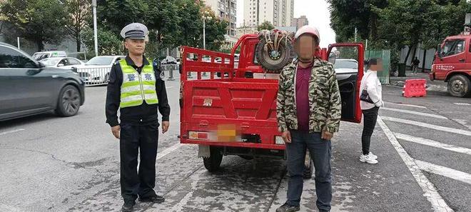 三轮车违法载人“驶”不得危险且违法！(图3)