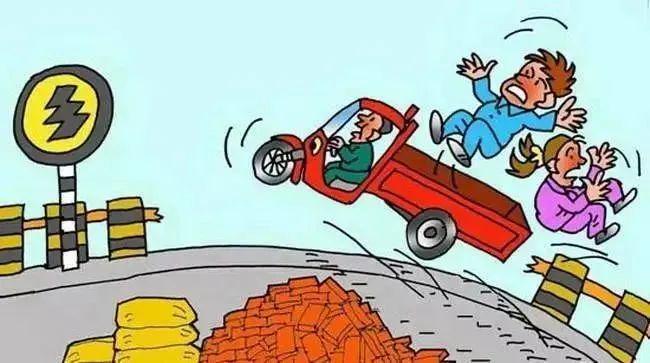 三轮车违法载人“驶”不得危险且违法！(图6)