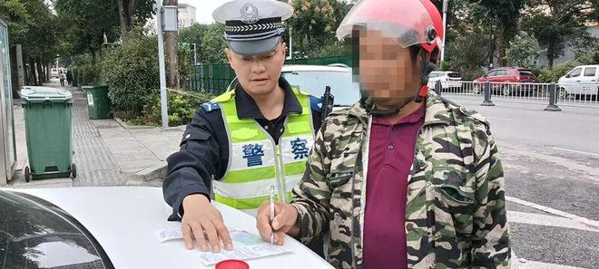 三轮车违法载人“驶”不得危险且违法！(图4)