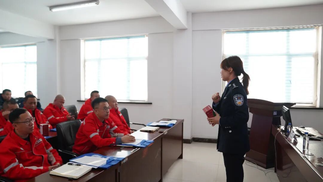 松原交警走进危化品运输企业为货运驾驶员开展交通安全专项培训(图3)